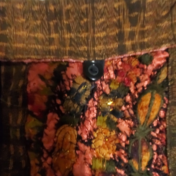 Small Embroidered Crossbody Purse - Picture 5 of 5